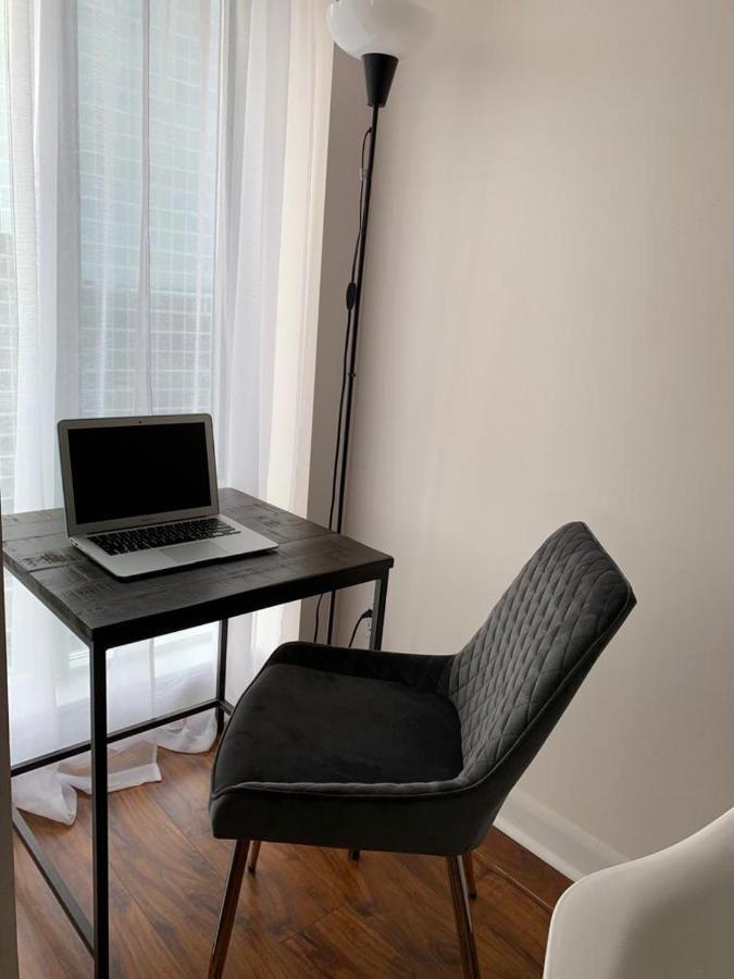 טורונטו Apartment/2Bedrooms/2 Full Bathrooms/Free Parking מראה חיצוני תמונה