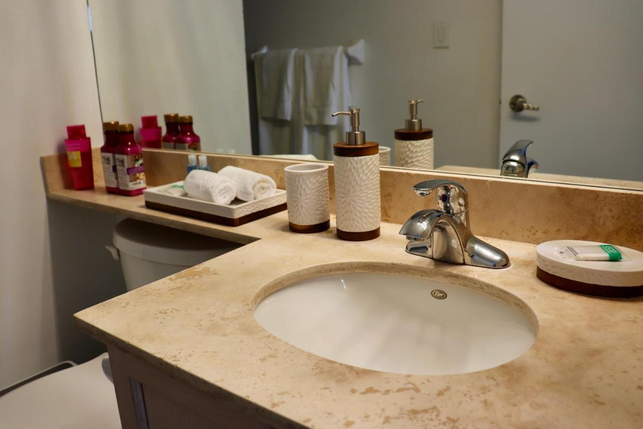 טורונטו Apartment/2Bedrooms/2 Full Bathrooms/Free Parking מראה חיצוני תמונה